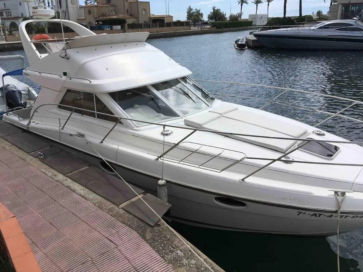 Dormir sur un superbe bateau Empuriabrava Bateau-hôtel